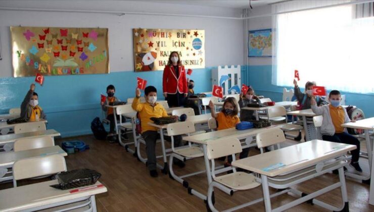12 Nisan okullar tatil mi? 12 Nisan bugün okul var mı, yok mu? Okullar tatil mi İstanbul, İzmir, Ankara?