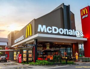McDonald’s, ABD’de robotlarla hizmet veren restoran açtı