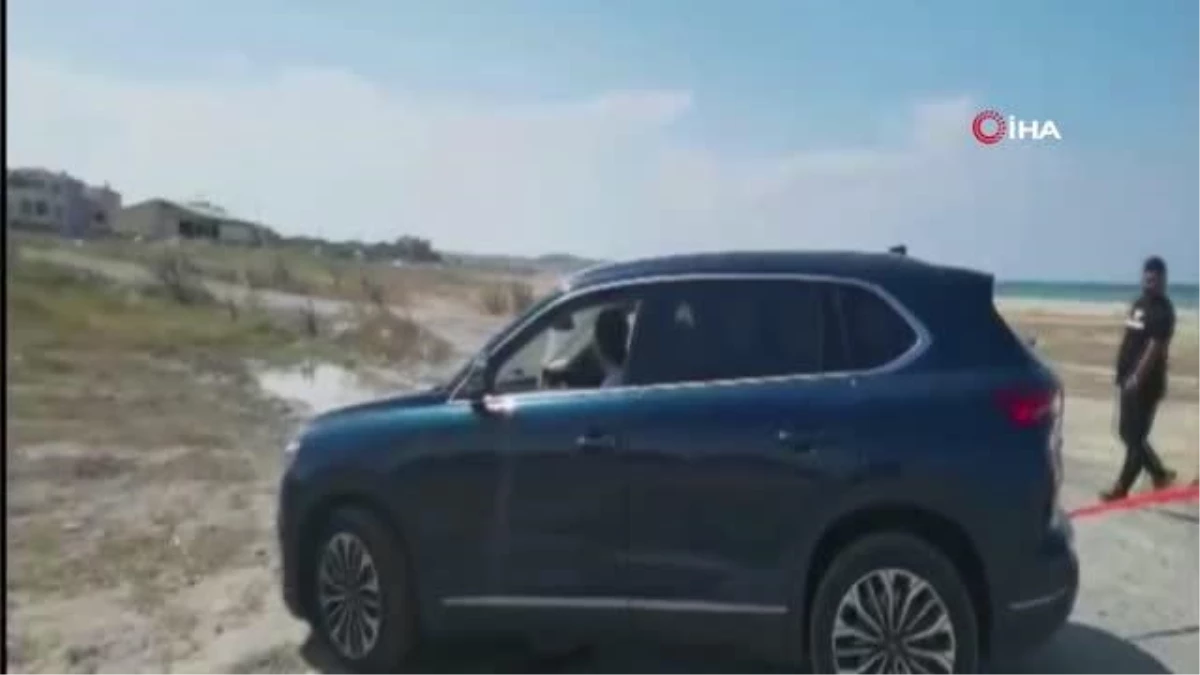 Bataklığa saplanan cipi Togg kurtardı