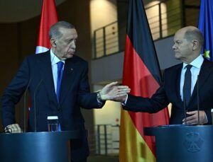 Sorunu Fahrettin Altun çözdü! Erdoğan’ın Olaf Scholz’la yaptığı basın toplantısını Alman tarafı istememiş