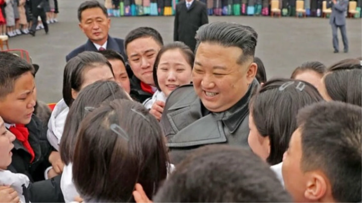 Kuzey Kore başkanı Kim Jong-un, kız öğrencileri ağlattı