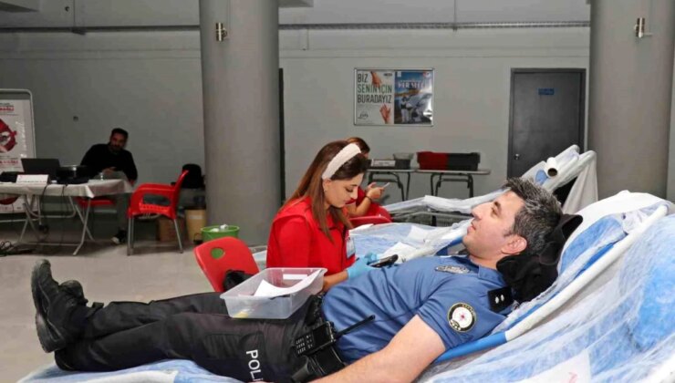 Ardahan Emniyet Müdürlüğü Polisleri Türk Kızılayı’na Kan Bağışında Bulundu