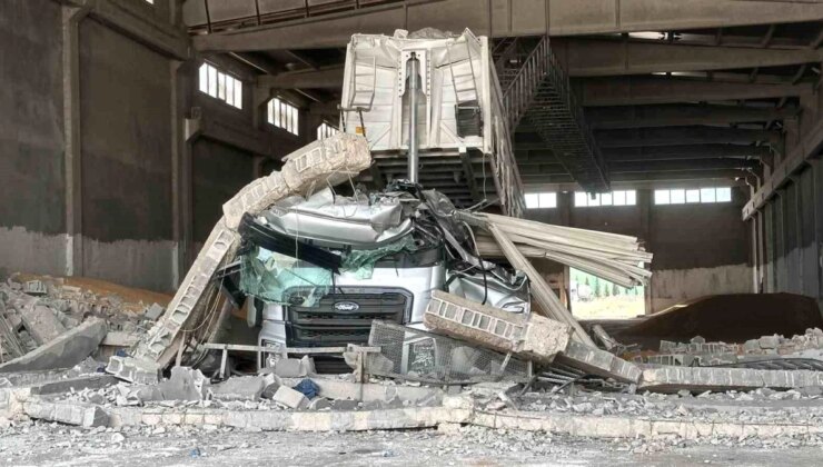 Gaziantep’te Tır Şoförü Feci Halde Hayatını Kaybetti