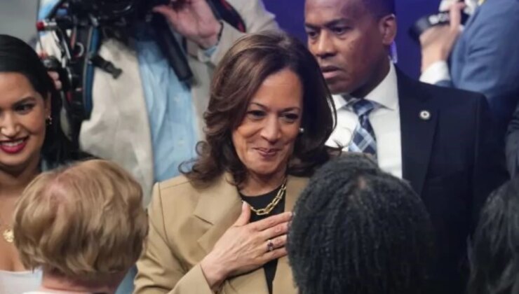 Kamala Harris’in seçim grubu, medya kuruluşlarına haber vermeden haber başlıklarını Harris’in lehine düzenledi