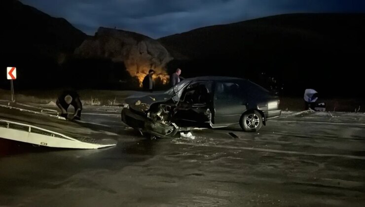 Bayburt’ta Araba ile Cip Çarpışması: 1 Meyyit, 2 Yaralı