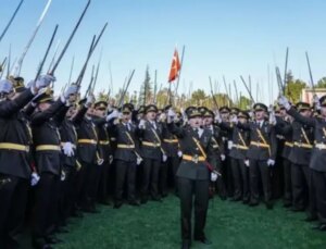 Kılıçlı yemin merasimi sonrası bölük kumandanı TSK’dan istifa etti