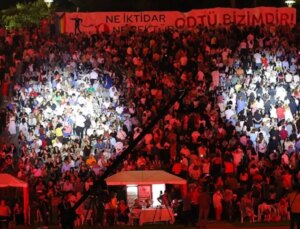 Rektöre sırtlarını dönüp elektrikleri kestiler! ODTÜ’de mezuniyet merasimine damga vuran protesto