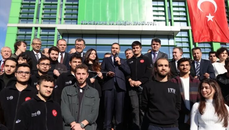 Bakan Kacır, İTÜ Proje ve Teknoloji Kadrolarıyla Bir Ortaya Geldi