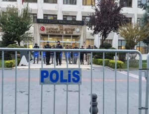 Batman ve Mardin belediyelerine kayyum atandı