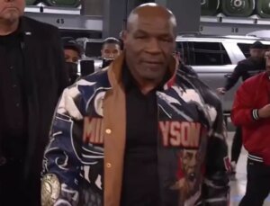 Herkes Mike Tyson’ın ceketindeki ayrıntısı konuşuyor