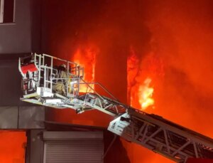 İstanbul’da fabrika yangınına takımlar müdahale ediyor