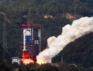 Çin’in Yeni Jenerasyon Uzay Roketi Uzun Yürüyüş-10 Tanıtıldı