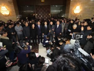 Güney Kore’de sıkıyönetim krizi, Devlet Başkanı’na kendi partisi de sırtını döndü