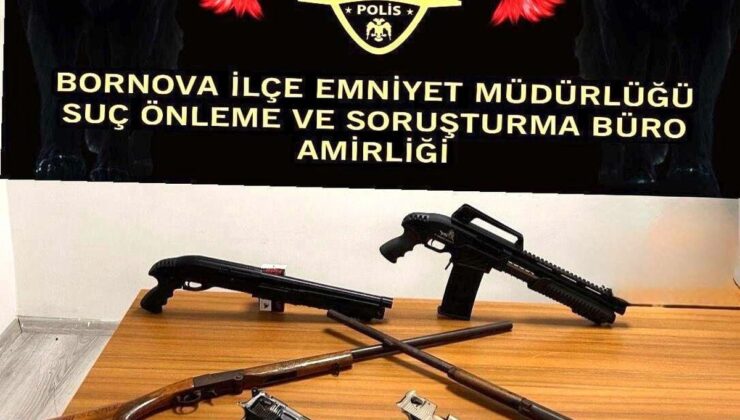 İzmir’de 2 konutta yapılan aramada 7 ruhsatsız tabanca ve 4 pompalı tüfek ele geçirildi; 3 gözaltı