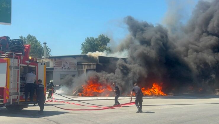 Antalya’da iş yerinde çıkan yangına müdahale ediliyor