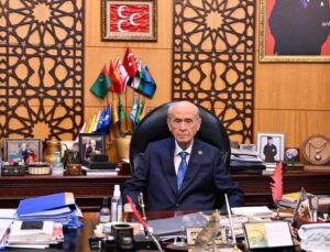 Bahçeli’den Filenin Sultanları’na tebrik